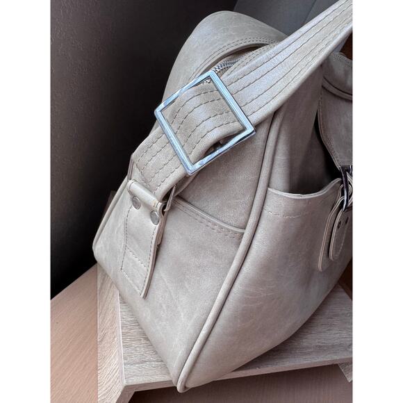 Vintage Cream Faux Leather Messenger/Shoulder Bag 1970s-1980s - Picture 7 of 11